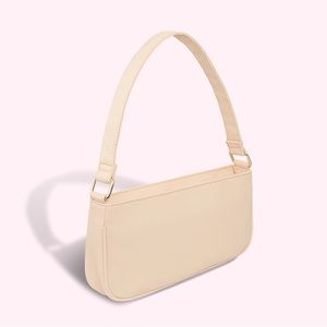 Stoney clover dylan in sand